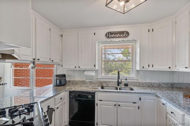 5220 Pineview Road, Elmore, AL 36025