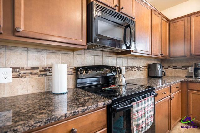 100 Meadows Walk Drive, Byron, GA 31008