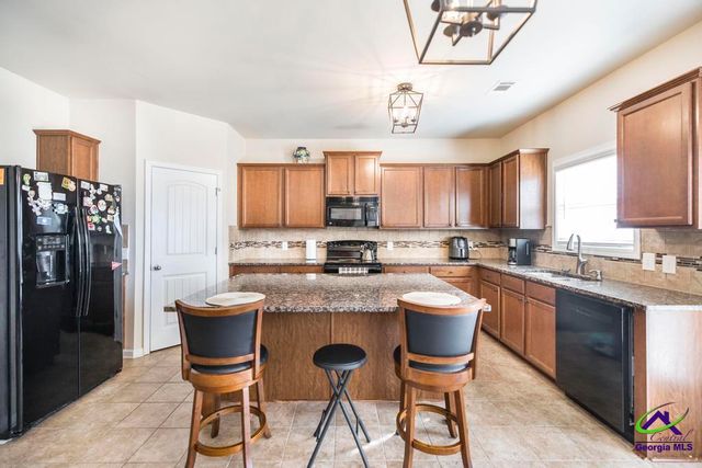 100 Meadows Walk Drive, Byron, GA 31008