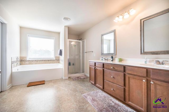 100 Meadows Walk Drive, Byron, GA 31008