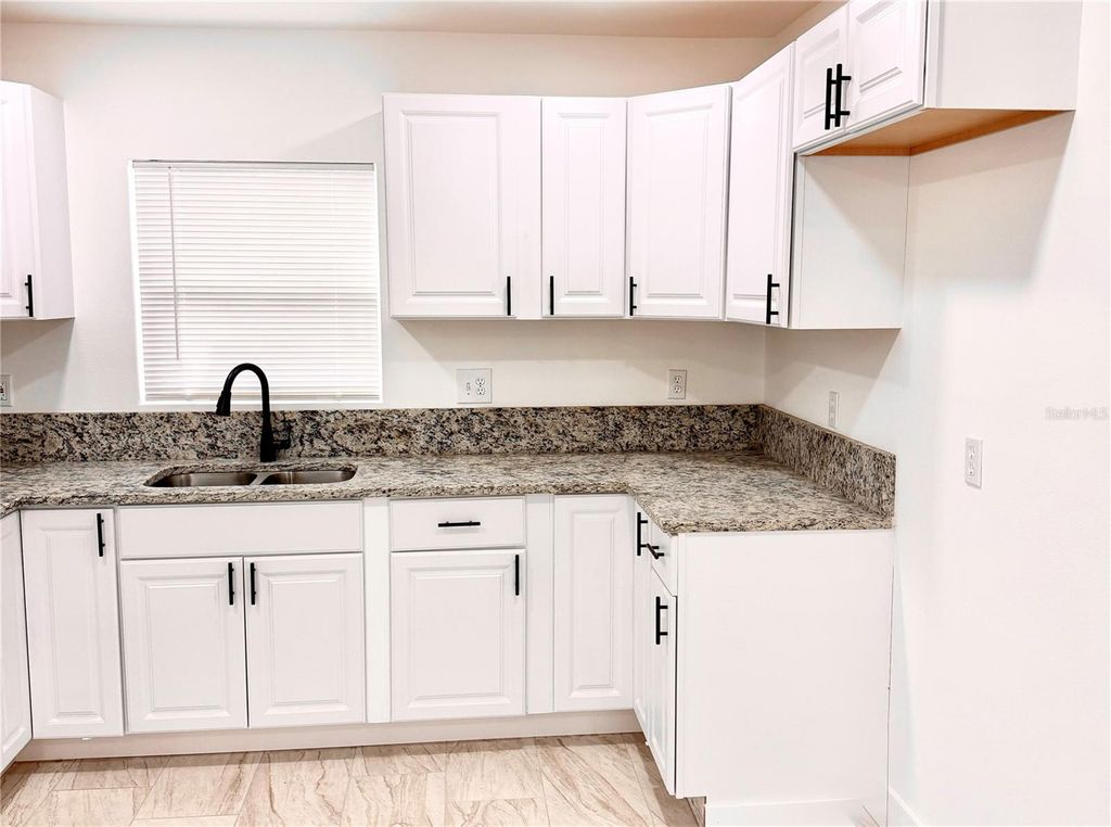 Image 4 of property listing at 3424 16TH STREET E, Bradenton, FL 34208