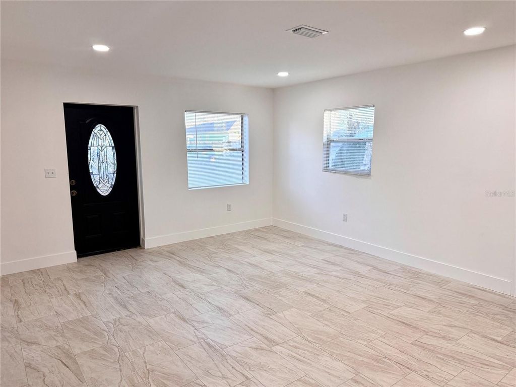 Image 5 of property listing at 3424 16TH STREET E, Bradenton, FL 34208