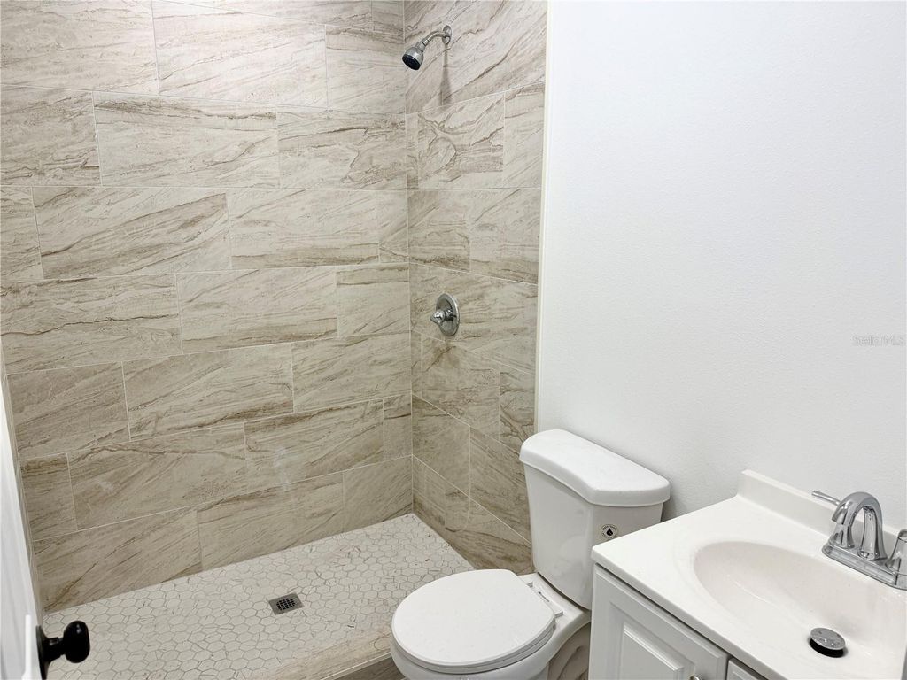 Image 7 of property listing at 3424 16TH STREET E, Bradenton, FL 34208