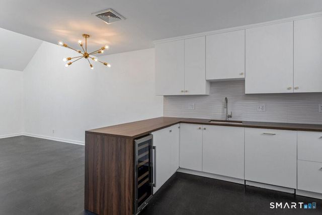 455 Hope Street APT 4B, Stamford, CT 06906