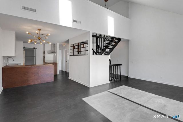 455 Hope Street APT 4B, Stamford, CT 06906