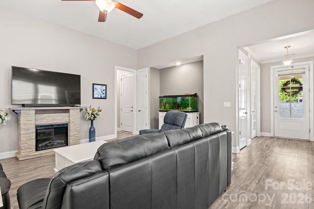 8416 Festival Way, Charlotte, NC 28215