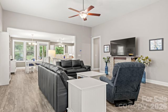 8416 Festival Way, Charlotte, NC 28215