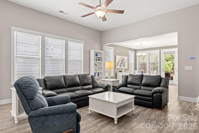 8416 Festival Way, Charlotte, NC 28215