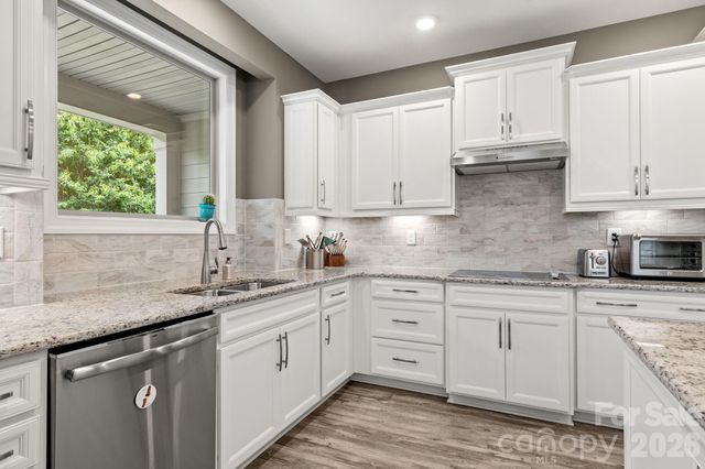 8416 Festival Way, Charlotte, NC 28215