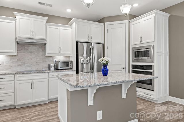 8416 Festival Way, Charlotte, NC 28215