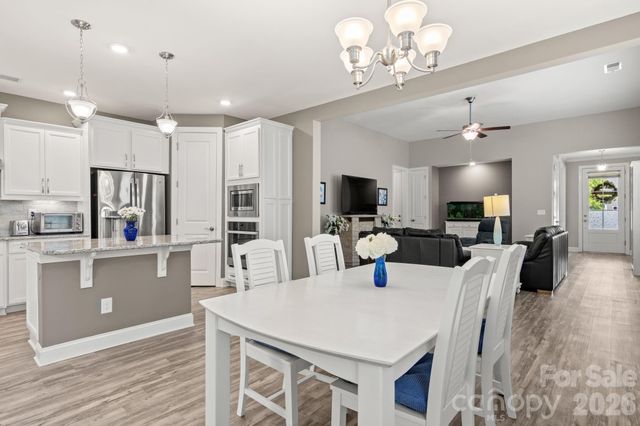 8416 Festival Way, Charlotte, NC 28215