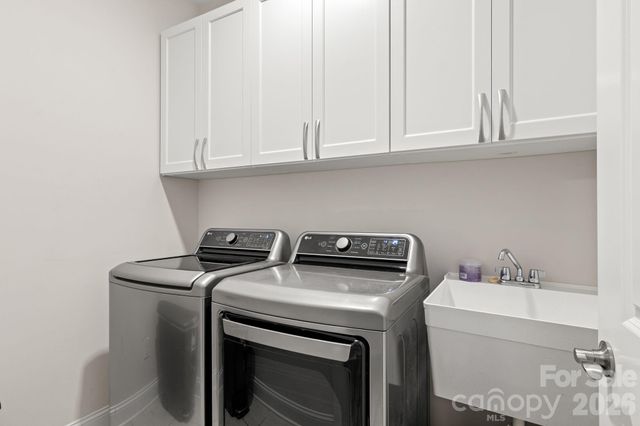 8416 Festival Way, Charlotte, NC 28215
