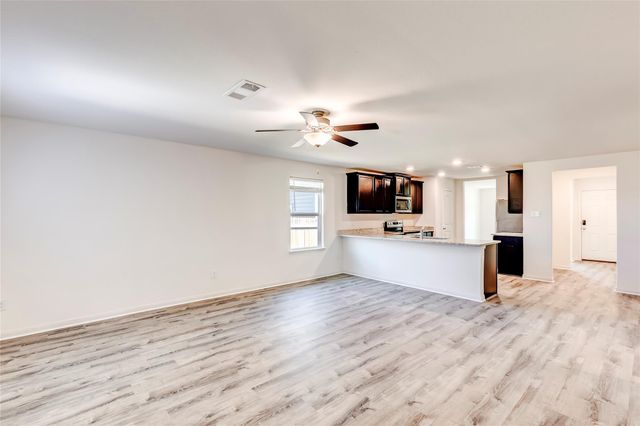 18744 Speculator LN, Elgin, TX 78621