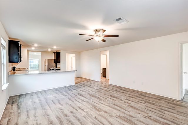 18744 Speculator LN, Elgin, TX 78621