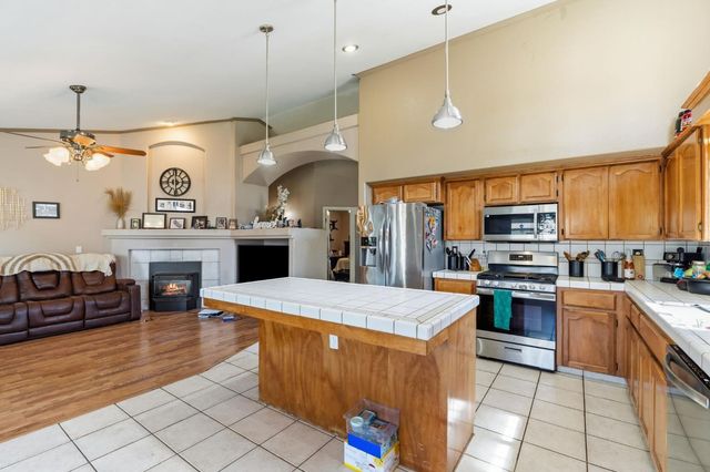 3525 S Martin Court, Visalia, CA 93277