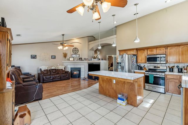 3525 S Martin Court, Visalia, CA 93277