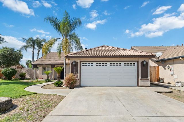 3525 S Martin Court, Visalia, CA 93277