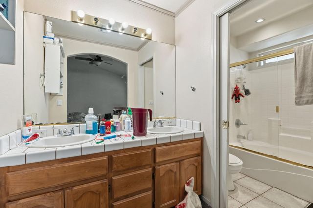 3525 S Martin Court, Visalia, CA 93277