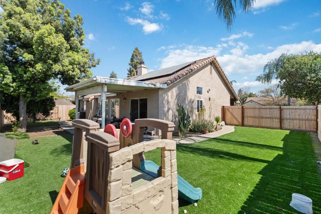 3525 S Martin Court, Visalia, CA 93277