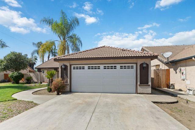 3525 S Martin Court, Visalia, CA 93277