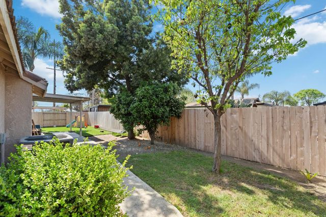 3525 S Martin Court, Visalia, CA 93277