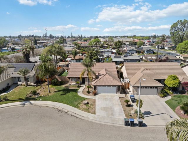 3525 S Martin Court, Visalia, CA 93277