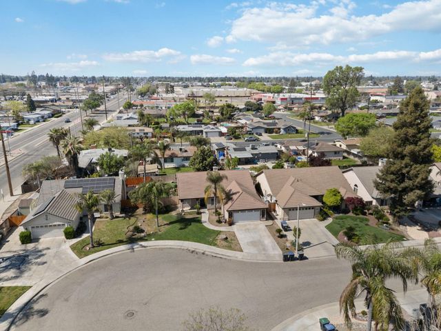 3525 S Martin Court, Visalia, CA 93277