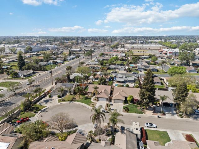 3525 S Martin Court, Visalia, CA 93277