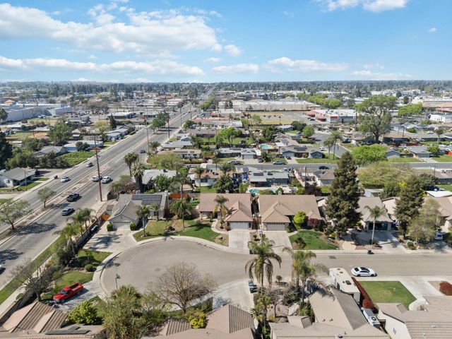 3525 S Martin Court, Visalia, CA 93277