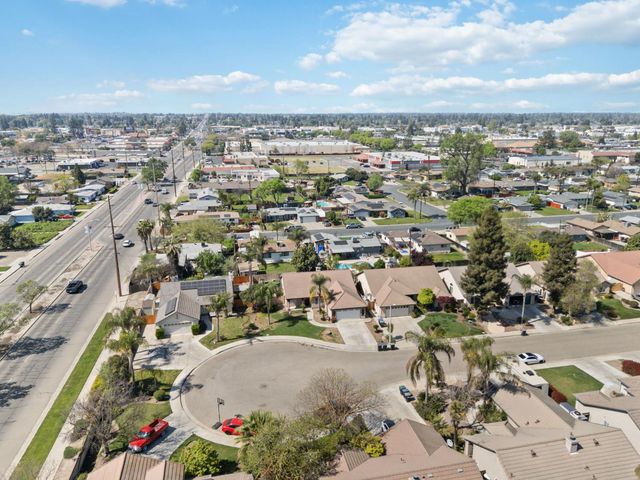 3525 S Martin Court, Visalia, CA 93277