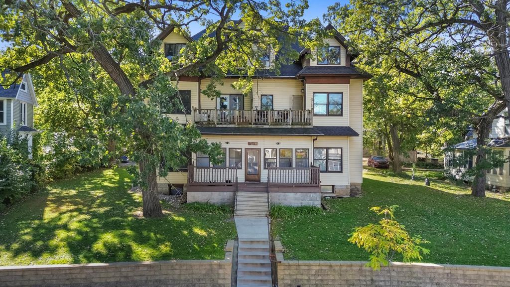 1910 Feronia Avenue, Saint Paul, MN 55104