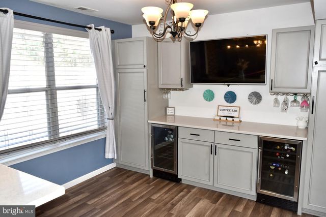 107 CRESCENT HOLLOW DR, Mantua, NJ 08051