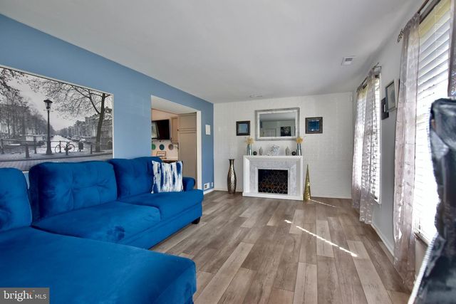 107 CRESCENT HOLLOW DR, Mantua, NJ 08051