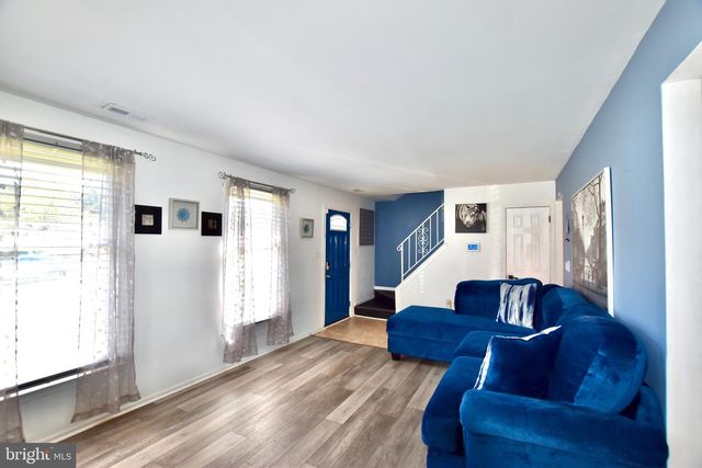 107 CRESCENT HOLLOW DR, Mantua, NJ 08051