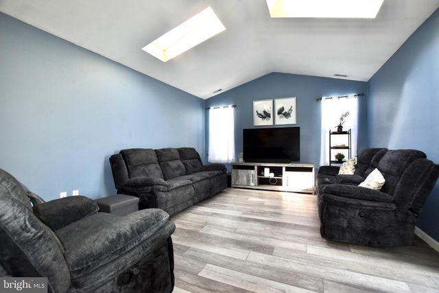 107 CRESCENT HOLLOW DR, Mantua, NJ 08051