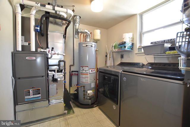 107 CRESCENT HOLLOW DR, Mantua, NJ 08051