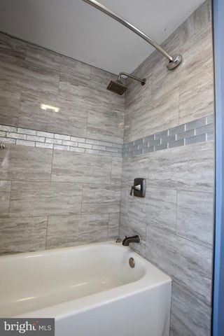 107 CRESCENT HOLLOW DR, Mantua, NJ 08051