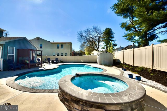 107 CRESCENT HOLLOW DR, Mantua, NJ 08051