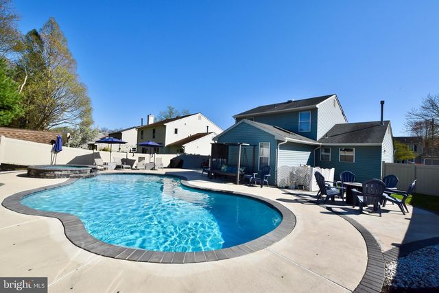 107 CRESCENT HOLLOW DR, Mantua, NJ 08051