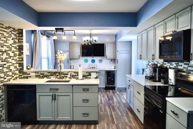 107 CRESCENT HOLLOW DR, Mantua, NJ 08051