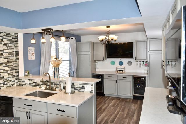 107 CRESCENT HOLLOW DR, Mantua, NJ 08051