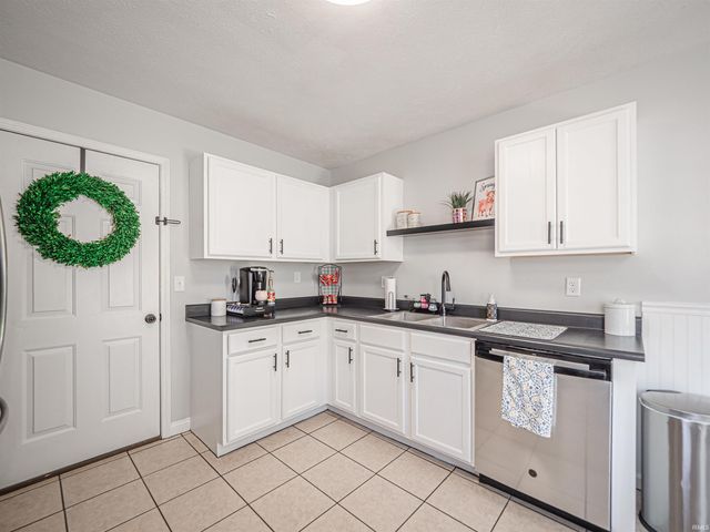 7140 Ashton Park Drive, Evansville, IN 47725