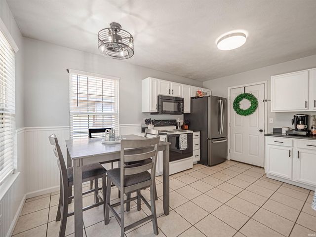 7140 Ashton Park Drive, Evansville, IN 47725