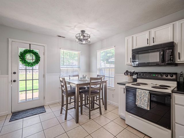 7140 Ashton Park Drive, Evansville, IN 47725
