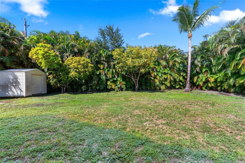 Image 7 of property listing at 1785 SE BERKSHIRE BOULEVARD, Port St Lucie, FL 34952