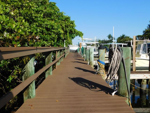 735 Hummingbird Way 204, North Palm Beach, FL 33408