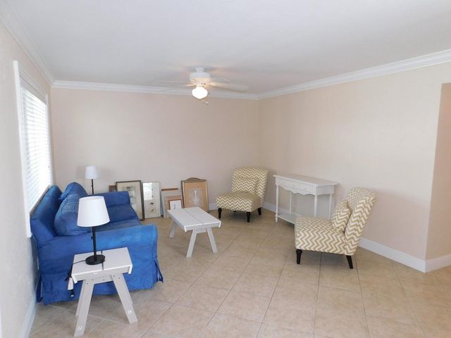 735 Hummingbird Way 204, North Palm Beach, FL 33408