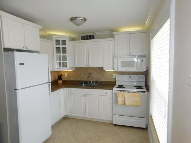 735 Hummingbird Way 204, North Palm Beach, FL 33408