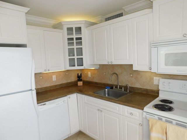 735 Hummingbird Way 204, North Palm Beach, FL 33408