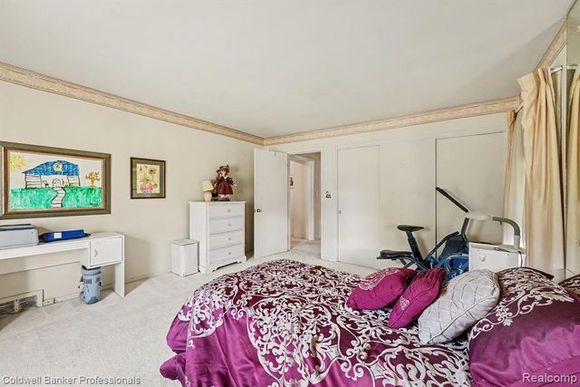 16 Hawthorne Road, Grosse Pointe Shores, MI 48236